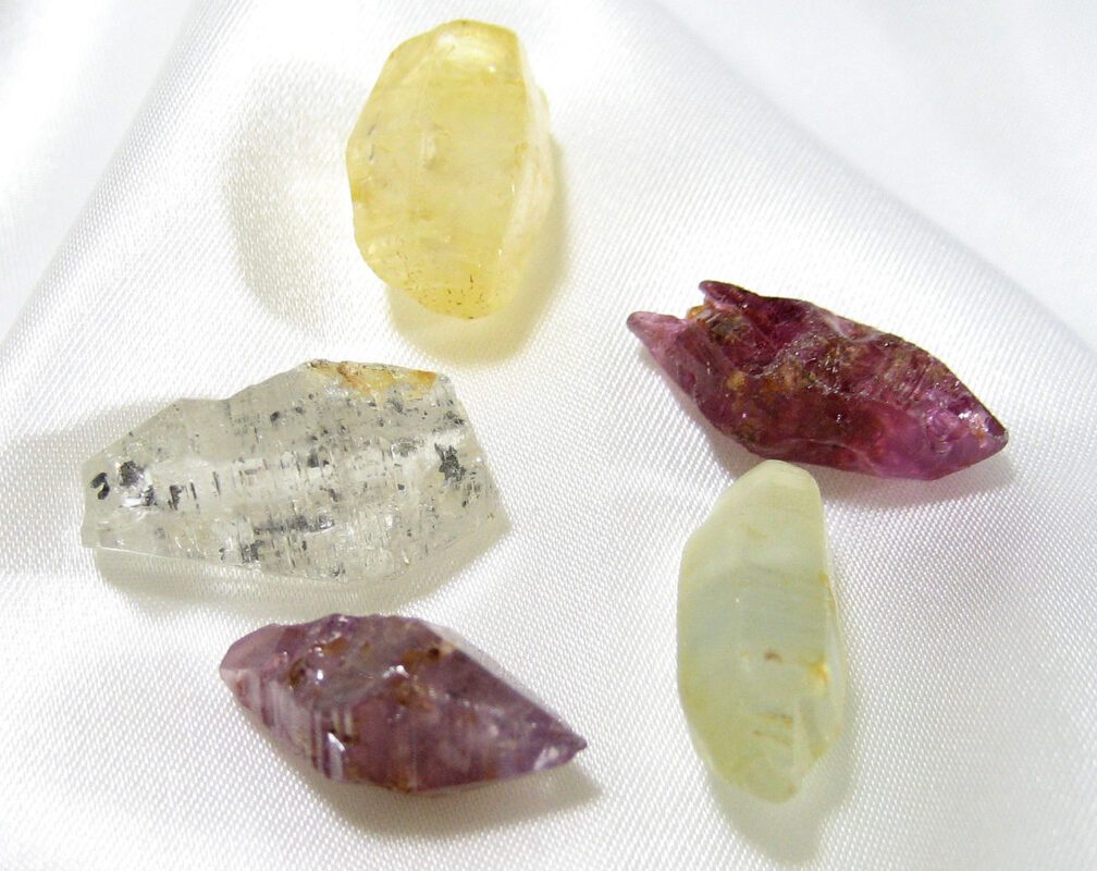 sapphire - ảnh thật minh họa 1 cho Sapphire là gì? Cách hiểu đúng về đá sapphire tự nhiên