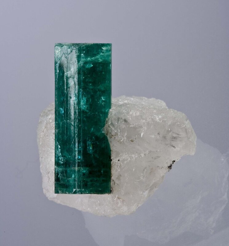 emerald - ảnh thật minh họa 2 cho Emerald là gì? Tiêu chí đánh giá ngọc lục bảo tự nhiên