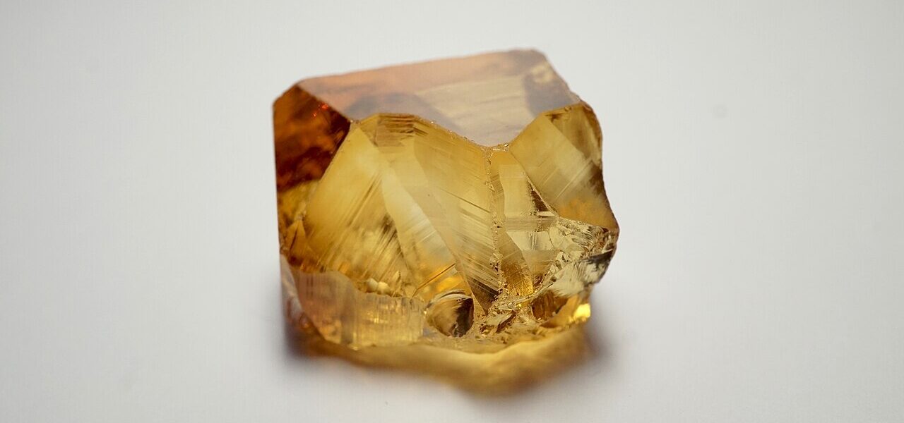 citrine - ảnh thật minh họa 1 cho Citrine là gì? Đặc điểm màu sắc và cách phân biệt cơ bản