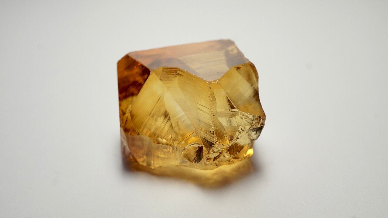 citrine - ảnh thật minh họa 1 cho Citrine là gì? Đặc điểm màu sắc và cách phân biệt cơ bản